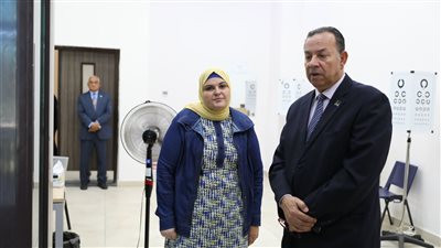 رئيس جامعة المنصورة الجديدة يتابع اختبارات منتصف الفصل الدراسي الأول