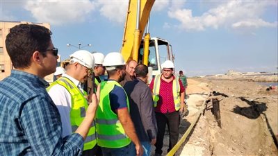 رئيس مياه القناة يستقبل وفد بنك الاستثمار لمناقشة المشروعات القومية بالمنطقة (صور) 