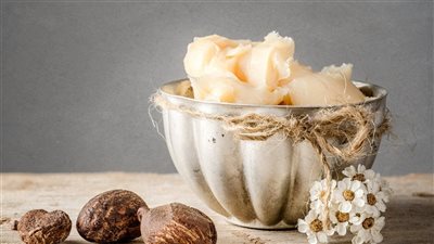 فوائد زبدة الشيا للشعر، لتقويته وحمايته من التساقط