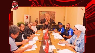 الخطيب يتابع دورية العمل في قطاع الناشئين بالنادي الأهلي 