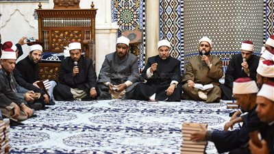 الإفتاء توضح حكم قراءة سورة الكهف في جماعة يوم الجمعة