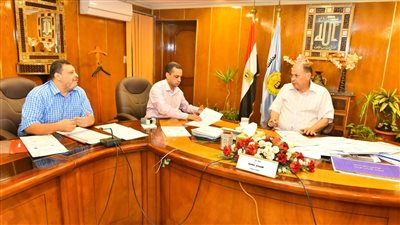 محافظ أسيوط يؤكد ضرورة توعية المواطنين بأهمية تقنين أراضي أملاك الدولة