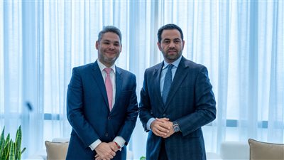 أمين حكماء المسلمين يبحث تعزيز التعاون مع وزير الاتصالات في كوستاريكا