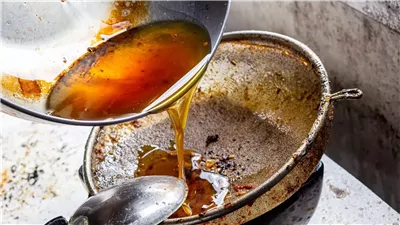 بدلا من إلقائها في الصرف، تحويل زيوت الطهي المستعملة إلى وقود للطائرات