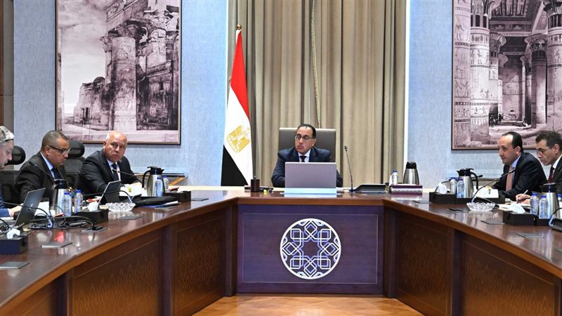 رئيس الوزراء يتابع