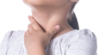 منها العسل والمريمية، 6 علاجات منزلية بسيطة لعلاج التهاب الحلق