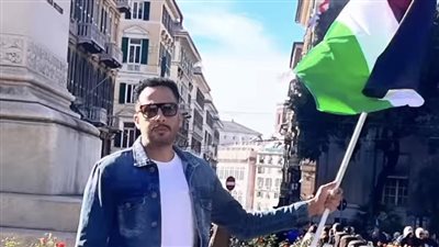 عصام السقا يشارك في مظاهرات دعم القضية الفلسطينية بإيطاليا (صور)