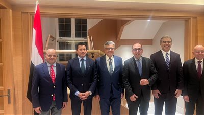 وزير الشباب والرياضة يلتقي أعضاء القنصلية المصرية في مونتريال