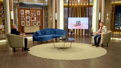 في ذكرى ميلاده؛ واحد من الناس يعرض مقتنيات أحمد زكي من داخل مكتبه