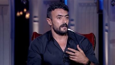 تأثر أحمد العوضي أثناء حديثه عن والدته: غيابها خلاني ناشف وجمد قلبي (فيديو)