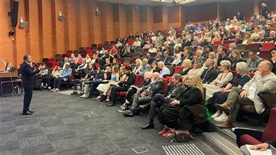 أمين المجلس الأعلى للآثار يلقي محاضرة عن الاكتشافات الأثرية الجديدة بجامعة سيدني