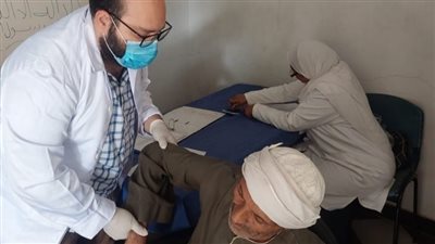 توقيع الكشف الطبي على 730 حالة بإدارة الزينية الصحية بالأقصر 