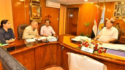 محافظ أسيوط يناقش اللائحة المالية والإدارية لمركز معلومات شبكات المرافق