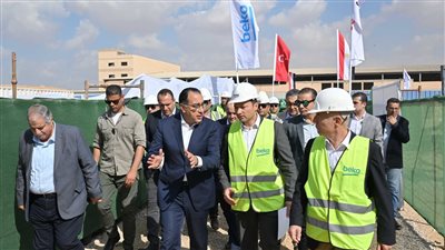 رئيس الوزراء يتفقد المراحل الإنشائية لمصنع بيكو مصر للأجهزة المنزلية 
