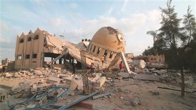 أستاذ قانون: استهداف الاحتلال للمسجد الكبير في غزة جريمة بموجب القانون الدولي 