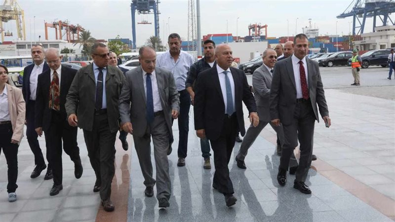 وزير النقل يتفقد