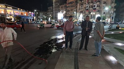 رئيس مدينة دمنهور يتابع أعمال تطهير صفايات الأمطار