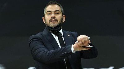 حقيقة مفاوضات اتحاد كرة السلة مع أوجستي بوش لتدريب المنتخب