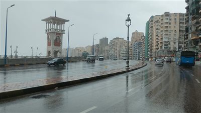 بسبب سوء الأحوال الجوية، ارتفاع الأمواج على شواطئ الإسكندرية (فيديو)