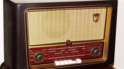 الإفتاء توضح حكم سماع المصلين لخطبة الجمعة من جهاز الراديو