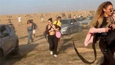 ممثل أمريكي يبث مقطع قصف طائرة الاحتلال للمستوطنين في طوفان الأقصى (فيديو)