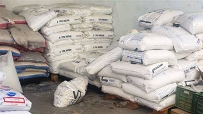 تموين الشرقية: ضبط 5 أطنان منتجات صناعية مجهولة المصدر بالعاشر 