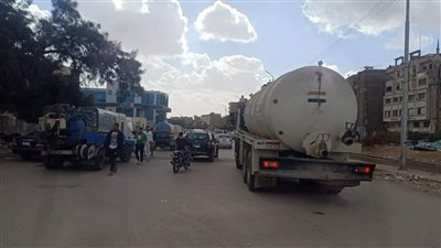 مياه القليوبية تدفع بسيارات لرفع مخلفات الأمطار (صور)