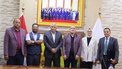 محافظ الوادي الجديد يلتقي وفدًا مستثمرين روس 