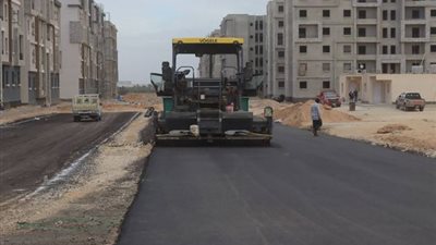 تنفيذ شبكة طرق ورفع كفاءة وإحلال وتجديد أخرى بمدينة العاشر من رمضان