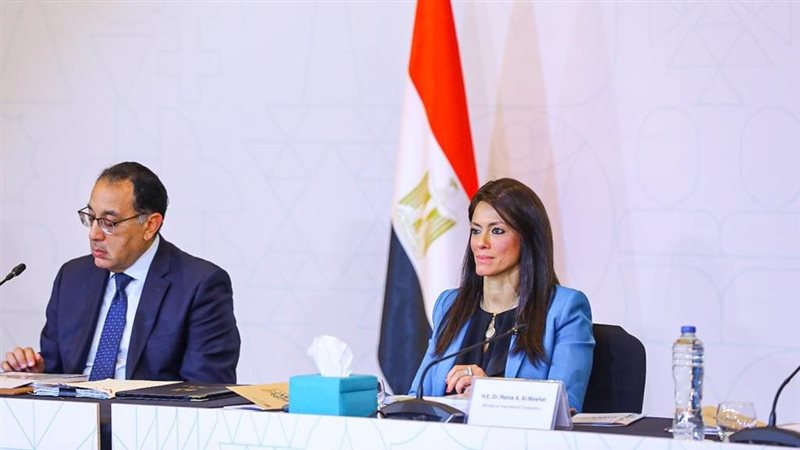 رئيس الوزراء ووزيرة