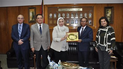 عميد ألسن عين شمس تستقبل سفير كمبوديا لبحث سبل التعاون