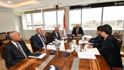 وزير الإسكان يبحث الموقف التنفيذي لمشروع منطقة الأعمال المركزية بالعاصمة الإدارية الجديدة