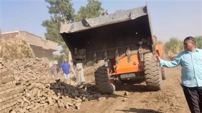 تنفيذ أعمال إزالة على مساحة 2 قيراط بمركز الزينية في الأقصر