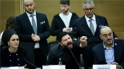 مشادة داخل الكنيست الإسرائيلي بين الأعضاء وأهالي الأسرى (فيديو)