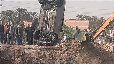 مصرع طالب في انقلاب سيارة ملاكي بترعة المريوطية (صور)