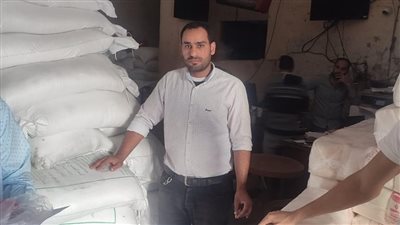 ضبط 3 مراكز تعبئة لتصرفهم فى 275 طن سكر بالبحيرة (صور)