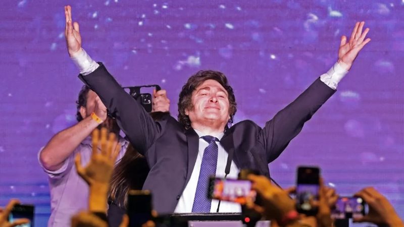 خافيير ميلي، فيتو