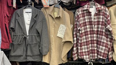 من البلوفرات إلى الجواكت والبالطو، أسعار الملابس الشتوي 2024 بالمحال التجارية (فيديو وصور)