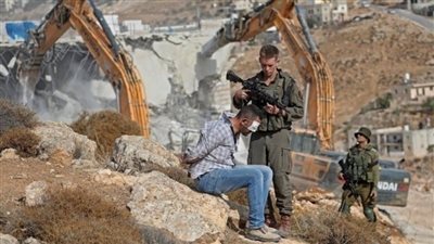 قوات الاحتلال تعتقل ٣٥ فلسطينيا بالضفة الغربية