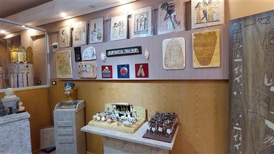 بأيدي التلميذات وأشاد به زاهي حواس، متحف مدرسي لمجسمات تاريخية بالإسكندرية (فيديو وصور)