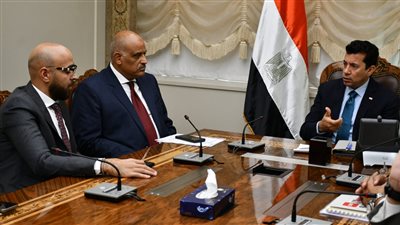 وزير الشباب يلتقي مجموعة من المستثمرين في قطاع الطب الرياضي