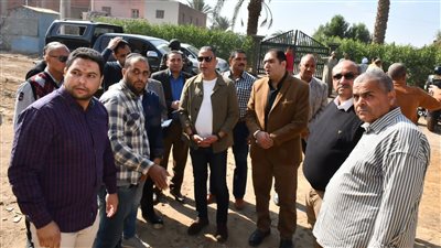 محافظ الفيوم يتابع مشروعات حياة كريمة بقرى مركز إطسا 