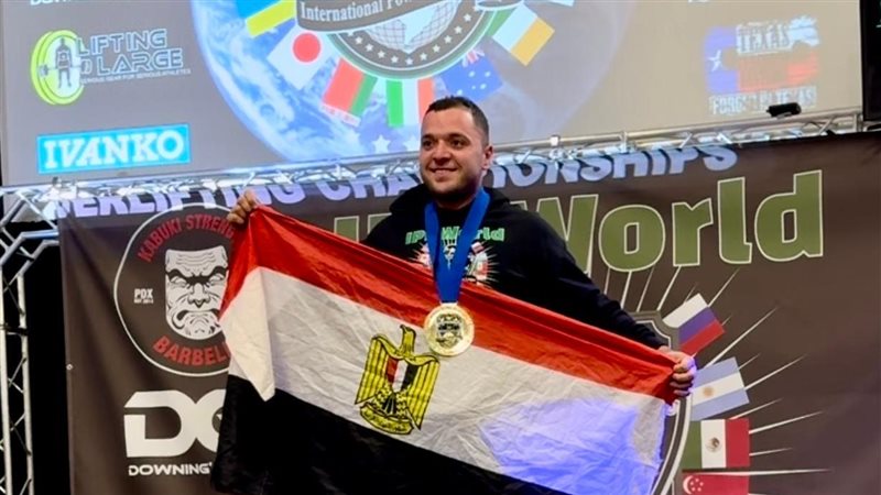 عبد الرحمن زكي خلال