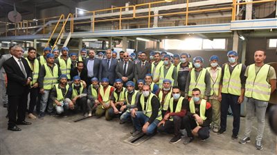 وزير العمل: الدولة تشجع على الاستثمار ودعم الصناعة الوطنية والقطاع الخاص 