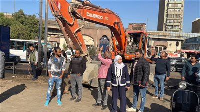 نائب محافظ القاهرة تتفقد إزالة تعارضات امتداد محور الحضارة بكورنيش النيل