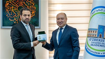 جمهورية أوزبكستان تقلد أمين حكماء المسلمين 