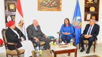 لتفعيل مشروع برنامج أسرة، نائب محافظ البحيرة تستقبل رئيس قطاع السكان بوزارة الصحة 