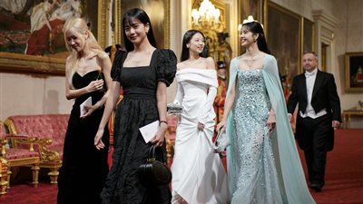 الملك تشارلز يستقبل فرقة BLACKPINK الكورية في قصر باكنجهام (فيديو)