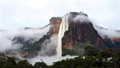 ارتفاعها 979 مترًا، شلالات أنجيل أشهر المعالم السياحية في فنزويلا