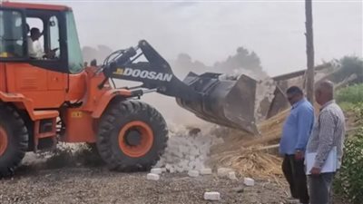 تنفيذ قرارات إزالة تعد على أملاك الدولة بالزينية في الأقصر